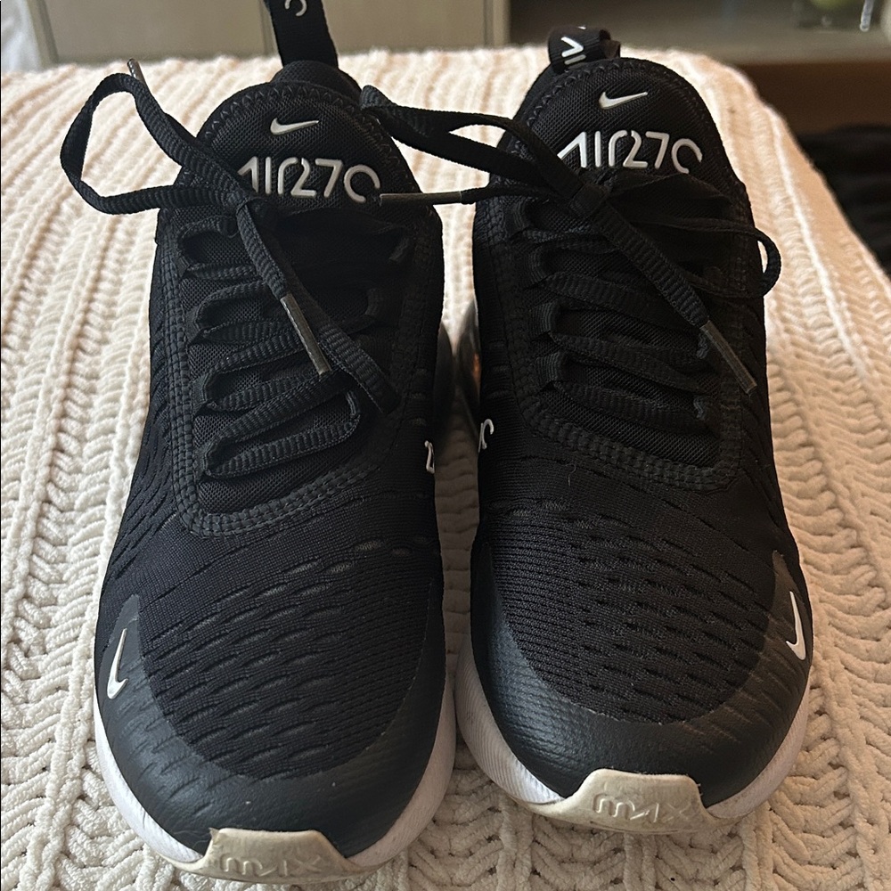 Nike Air Max 270 Black and White Shoes - Picture 2 of 7